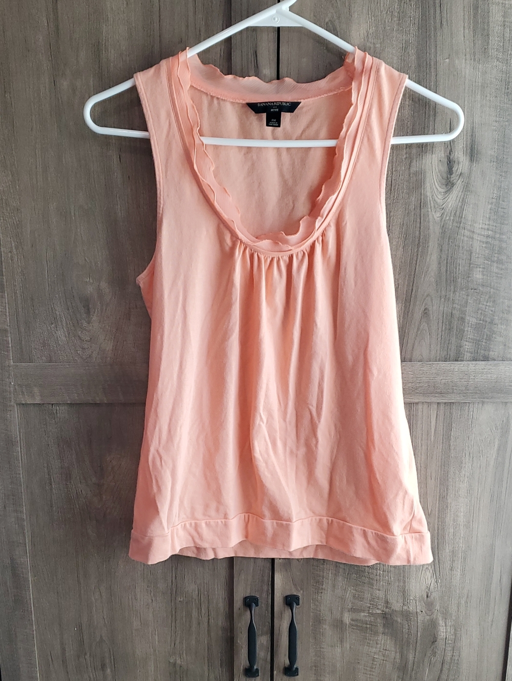 Banana Republic Peach Scallop Scoop Tank